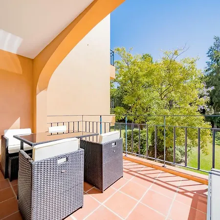 Al - W Golf F5 Apartment