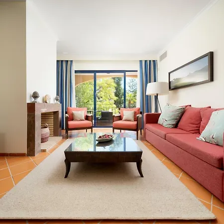 Al - W Golf F5 Apartment